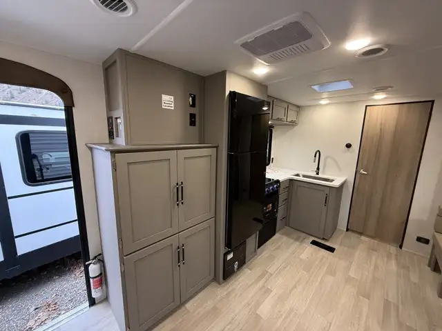 2026 KEYSTONE RV Hideout 291 BRWE in RVs & Motorhomes in Nelson - Image 19