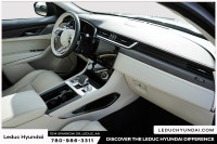 2022 Jaguar F-PACE P250 S Experience the Jaguar F-PACE P250 S with only 28004 km on the odometer. Fi... (image 9)