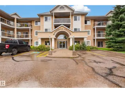 Riverbend Grande! Set in an unbeatable location next to Riverbend Square, this beautifully kept 1249...