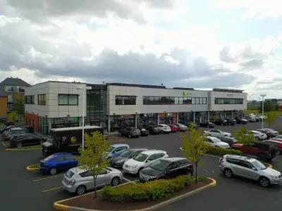 Bureau à louer Brossard Quartier Dix30 - 6705 boul. Chevrier. Locaux disponibles de 777 et 2679pi/ca...
