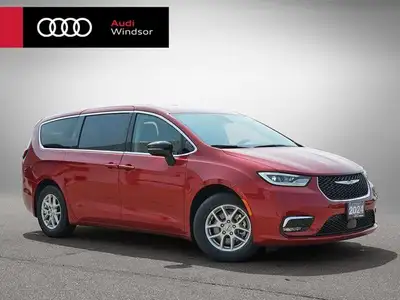 This Chrysler Pacifica boasts a Regular Unleaded V-6 3.6 L/220 engine powering this Automatic transm...