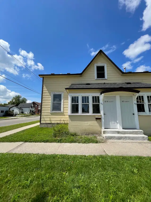 42A Ellen St. - 1 Bedroom - Just Steps from Kempenfelt Bay!