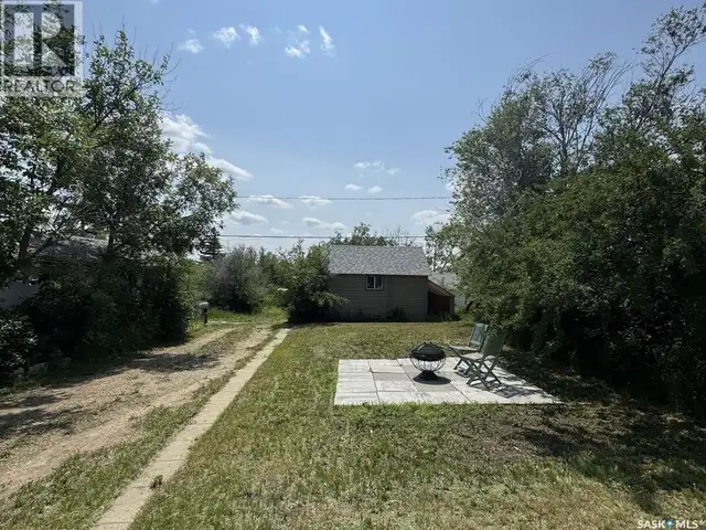 114 3rd AVENUE Climax, Saskatchewan in Houses for Sale in Swift Current - Image 3