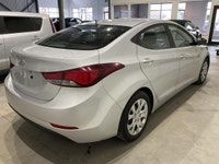 La Hyundai Elantra GL AUTOMATIQUE A/C CRUISE BLUETOOTH 2015 offerte chez AutoStudio 72 à Mirabel est... (image 3)