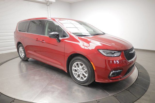 2024 Chrysler Pacifica Touring-L in Cars & Trucks in Calgary