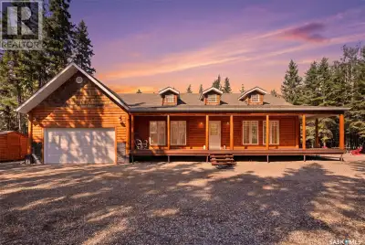 This sprawling 1,746 sq ft rancher-style cabin delivers the authentic lake feel with none of the com...
