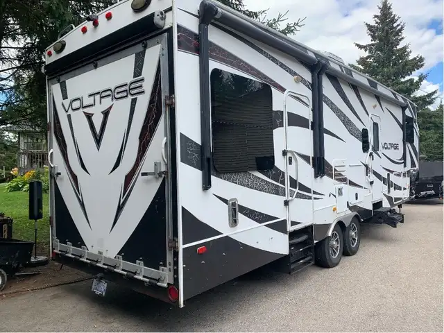 2014 Dutchmen Voltage V3200 TOY HAULER 36' OAL 10'GARAGE in Cargo & Utility Trailers in Guelph - Image 5