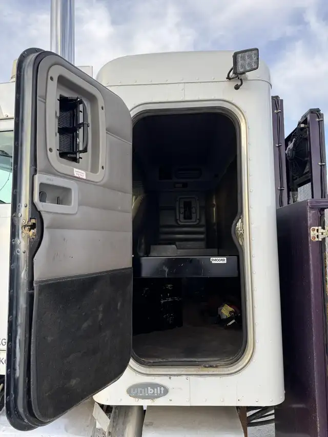 2005 PETERBILT 378 in Heavy Trucks in Saskatoon - Image 30