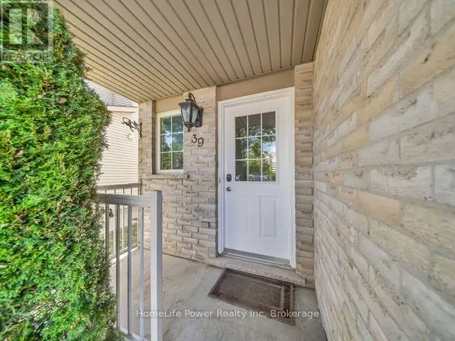 39 REISTVIEW STREET Kitchener, Ontario in Houses for Sale in Kitchener / Waterloo - Image 3