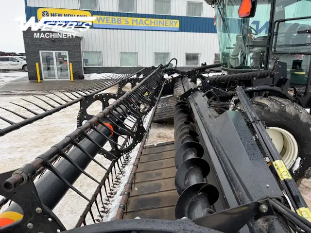 2010 Macdon M150 WINDROWER - SWATHER in Farming Equipment in Saskatoon - Image 15