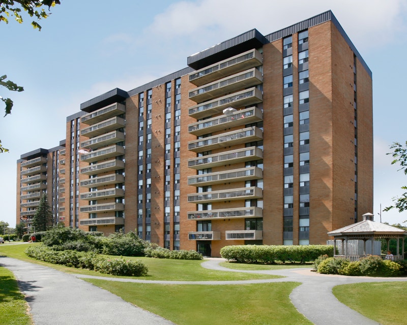 FALL INTO THIS COZY 1 BEDROOM UNIT NEAR HALIFAX SHOPPING CENTRE 2