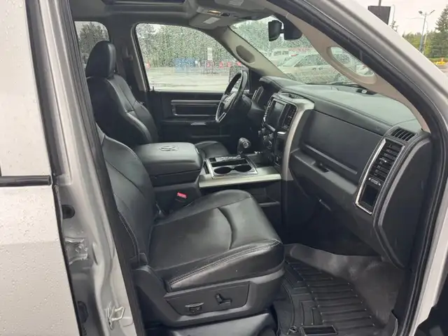 2013 Ram 1500 Sport / Crew Cab / 5'7" Box / 4x4 / Leather in Cars & Trucks in Delta/Surrey/Langley - Image 12