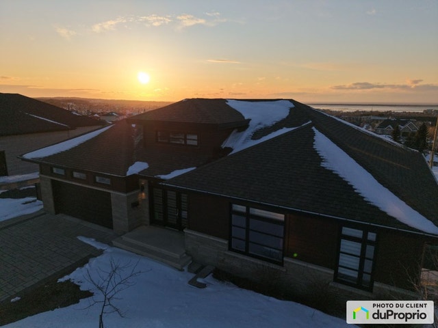 $840,000 - Bungalow for sale in Rimouski (Rimouski) — photo 1