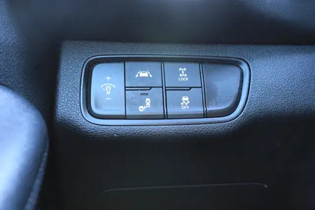 2019 Hyundai Santa Fe 2.0T Preferred AWD w/Dark Chrome Accent fo in Cars & Trucks in Comox / Courtenay / Cumberland - Image 18