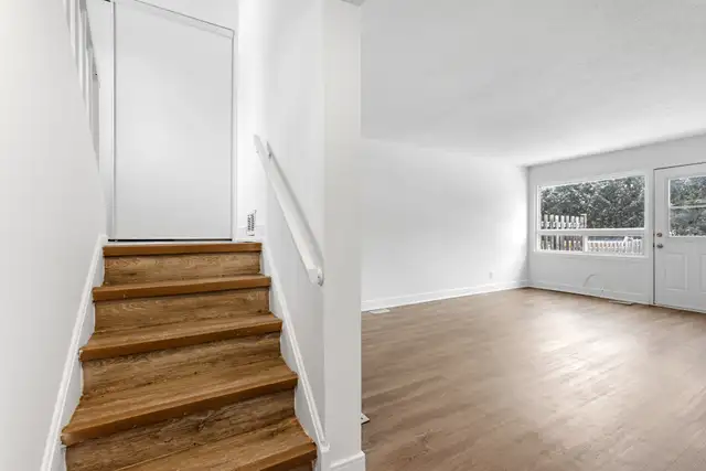 3 Bedrooms House for Rent - 120 Beaverbrook Lane in Long Term Rentals in Ottawa - Image 6