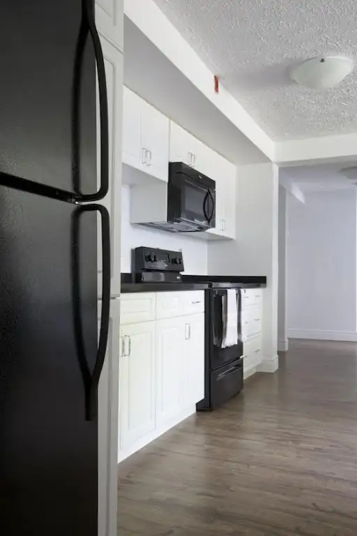 173 King St. in Waterloo | 1 MRF | Steps to Laurier University! in Room Rentals & Roommates in Kitchener / Waterloo - Image 10