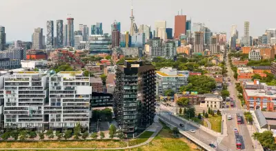Price: $785,000 / $2,978/mo Fully Renovated Corner Unit with picturesque city views!This bright 1-be...