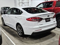 Financing & Warranty Available! Accident Free - Incredible Fuel Economy! - Fully-Loaded This acciden... (image 1)