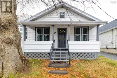 This prime North End Peninsula opportunity can be yours @ the corner of Macara & Isleville Streets!...