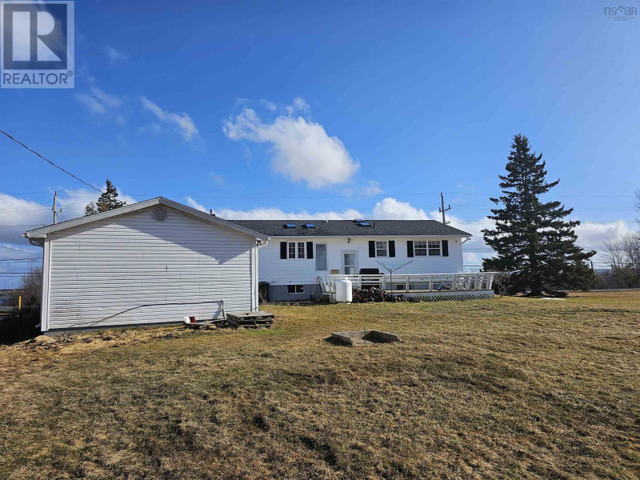 540 Seaview Drive Upper North Sydney, Nova Scotia in Houses for Sale in Cape Breton - Image 2