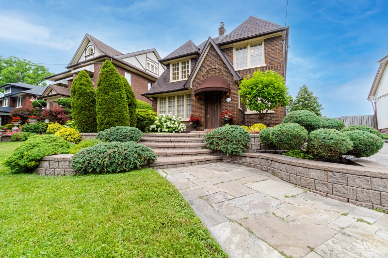 Entertainers Dream yard Pool & Patio Park like Lot 341 feet Houses for Sale Oshawa / Durham