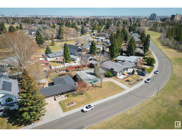 10407 Fulton DR NW Edmonton, Alberta in Houses for Sale in Edmonton - Image 4