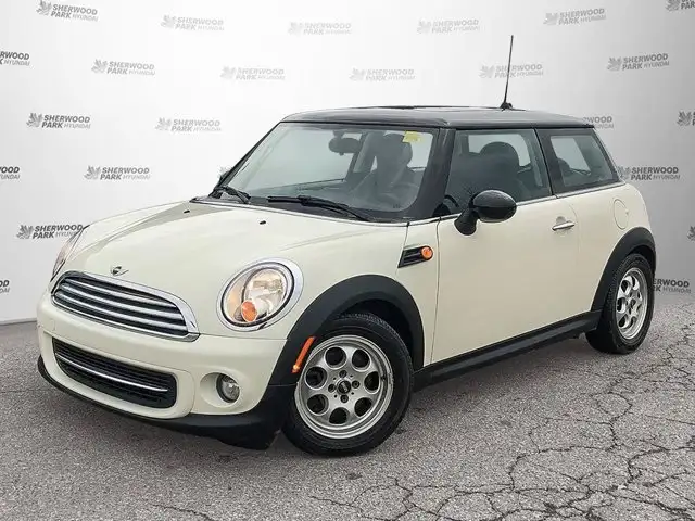 2013 MINI Cooper Hardtop | Heated Seats | Dual Sunroof | Aux