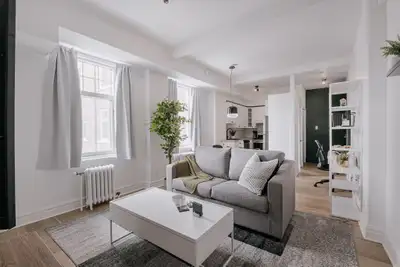 Beau 3 et demi dans un magnifique projet locatif dans Montcalm : Le Claridge. Cet édifice patrimonia...