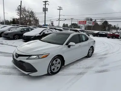 AUCUN DOSSIER DE DOMMAGE Ce Camry est équipé de : Bluetooth, Cruise, PRISE USB, sièges chauffants, c...