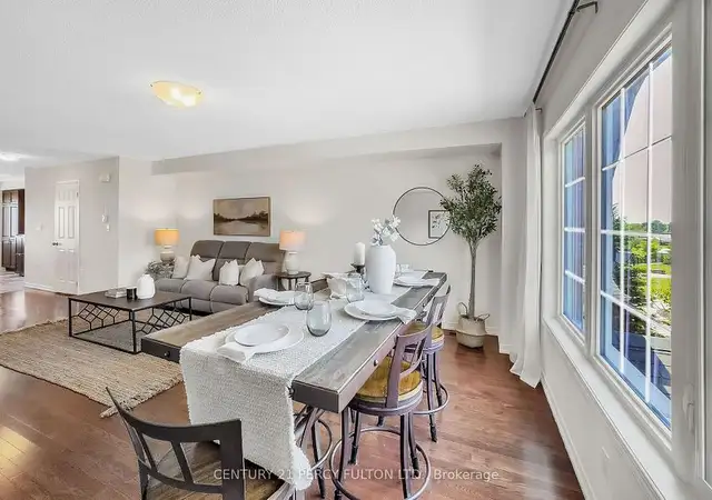 Stylish, freehold townhome! in Houses for Sale in Oshawa / Durham Region - Image 7