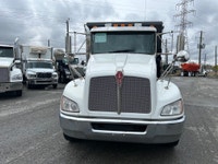Appelez // Call Guillaume 514-404-6940 Camion dompeur 10 roues // two axle dump truck Kenworth T370... (image 1)