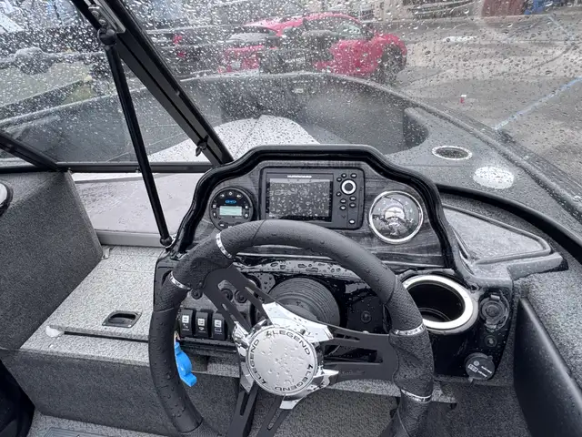 2022 Legend 18 XTR Used Aluminum Fishing Boat in Powerboats & Motorboats in Barrie - Image 9