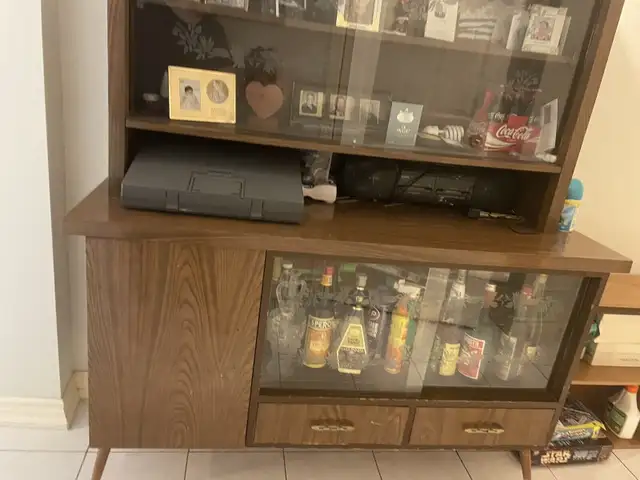 Antique dining room hutch in Hutches & Display Cabinets in Markham / York Region - Image 4