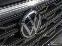 This Volkswagen Atlas Cross Sport boasts a Intercooled Turbo Regular Unleaded I-4 2.0 L/121 engine p... (image 8)