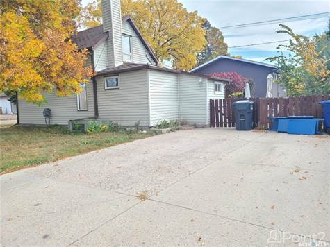 239 10th STREET N in Houses for Sale in Regina - Image 3