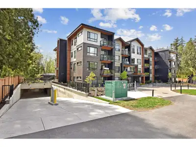 WELCOME TO THE PRESTON! LARGEST UNIT IN THE COMPLEX! Urban luxury lifestyle in the city!!! This firs...
