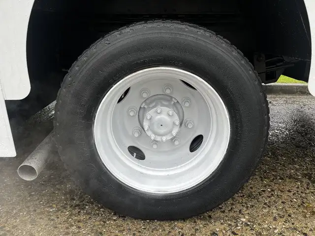 2005 Morgan Olson Workhorse 14 Foot Step Van with Shelving in Heavy Trucks in City of Montréal - Image 54