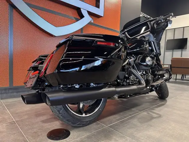 2025 Harley-Davidson Street Glide in Street, Cruisers & Choppers in Grande Prairie - Image 6