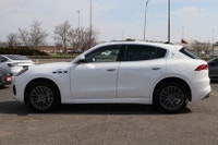 ACCIDENT FREE CLEAN CARFAX Discover the 2023 Maserati GRECALE GT AWD—a masterpiece of opulence and p... (image 3)