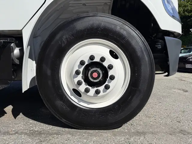 2015 Freightliner M2 106 24 Foot Hydraulic Brake Cube Van with P in Heavy Trucks in City of Toronto - Image 72