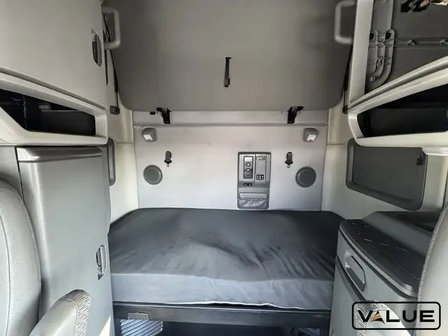 2022 Volvo VNL760 D13 | 455HP | 2.79 RATIO | I-SHIFT in Heavy Trucks in Calgary - Image 19