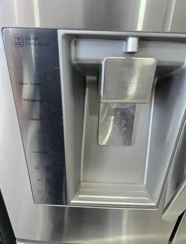 LG 36" Stainless Steel Fridge Freezer COUNTER DEPTH in Refrigerators in Hamilton - Image 4