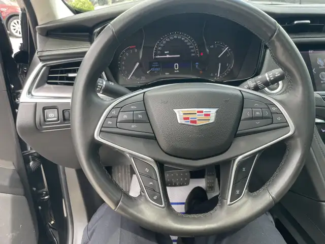 2017 Cadillac XT5 Luxury AWD5864676574580019215