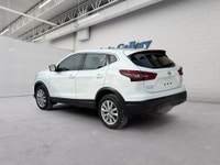 GREAT VALUE | CLEAN CARFAX LED Daytime Running Lights | Blind Spot Warning | Rear Cross Traffic Aler... (image 4)