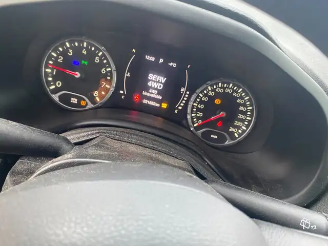 2015 Jeep Renegade LATITTUDE *ONLY FOR PARTS* in Auto Body Parts in Regina - Image 4