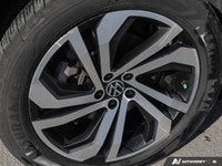 * 4MOTION All-Wheel Drive * Second-row captain's chairs * Panoramic moonroof * Power-adjustable leat... (image 8)