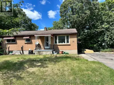 Main floor of a spacious brick bungalow , upper unit for lease featuring 3 bedrooms and 1 bath, set...