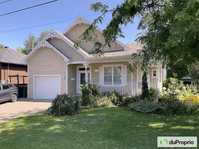 Magnifique propriété clé en main de 3 chambres à coucher, presque tout rénovée. Le Toit refait en 20...