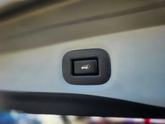 2017 Nissan Rogue SL in Cars & Trucks in Richmond - Image 32