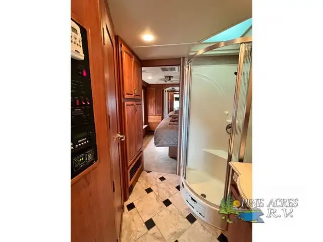 2009 Holiday Rambler Endeavor 41 PDQ 062,221 Miles in RVs & Motorhomes in Moncton - Image 44